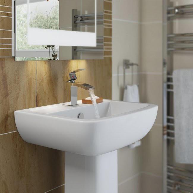 amelie-bathroom-suite-with-single-ended-square-bath-1700-x-700mm