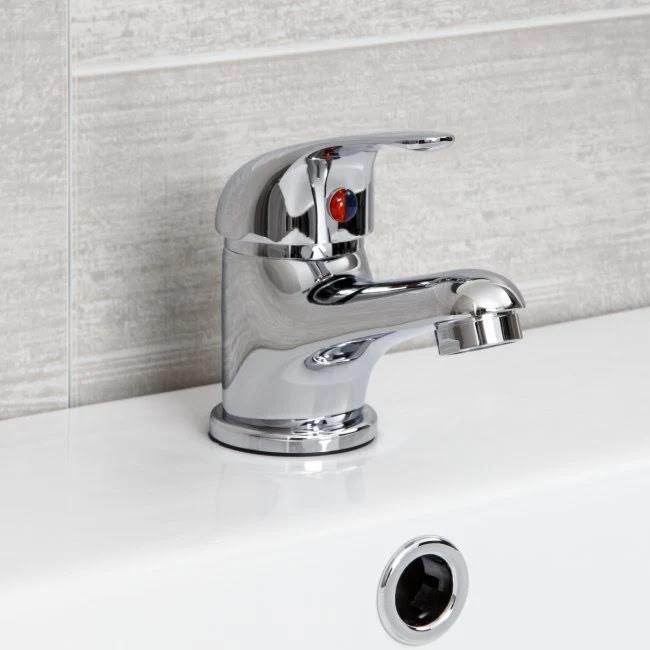 essentials-bathroom-suite-with-single-ended-bath-taps-1600mm